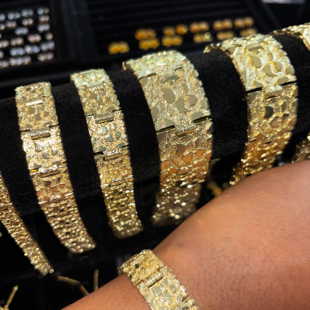 1pc Gold Empress Link Bracelet