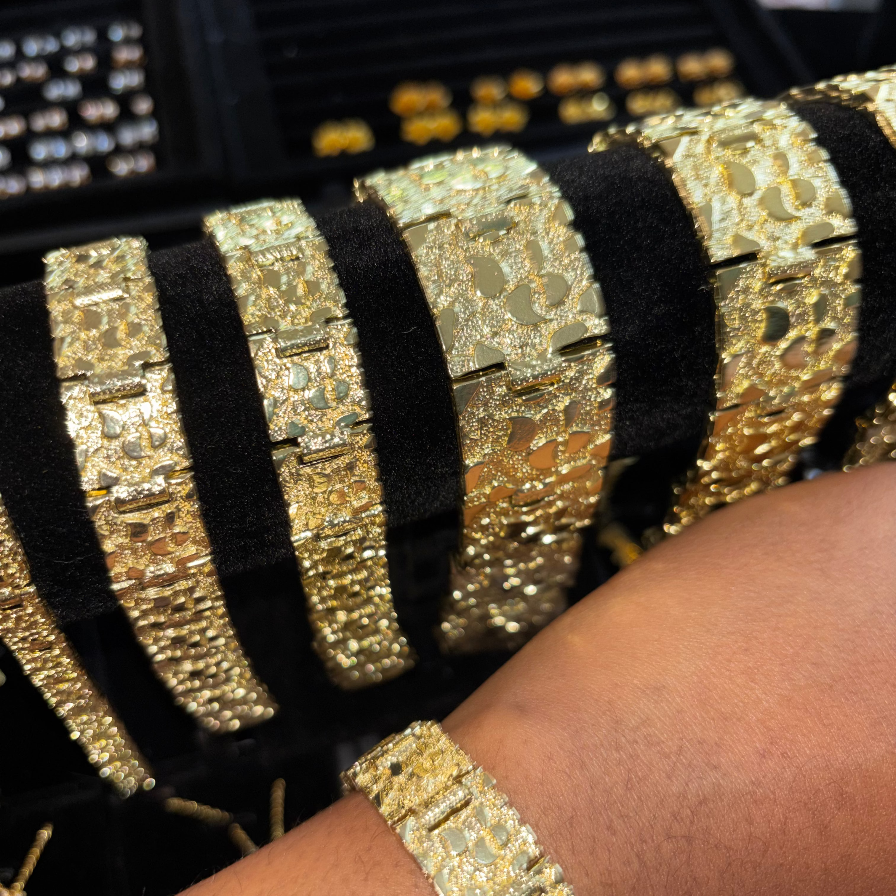 1pc Gold Empress Link Bracelet