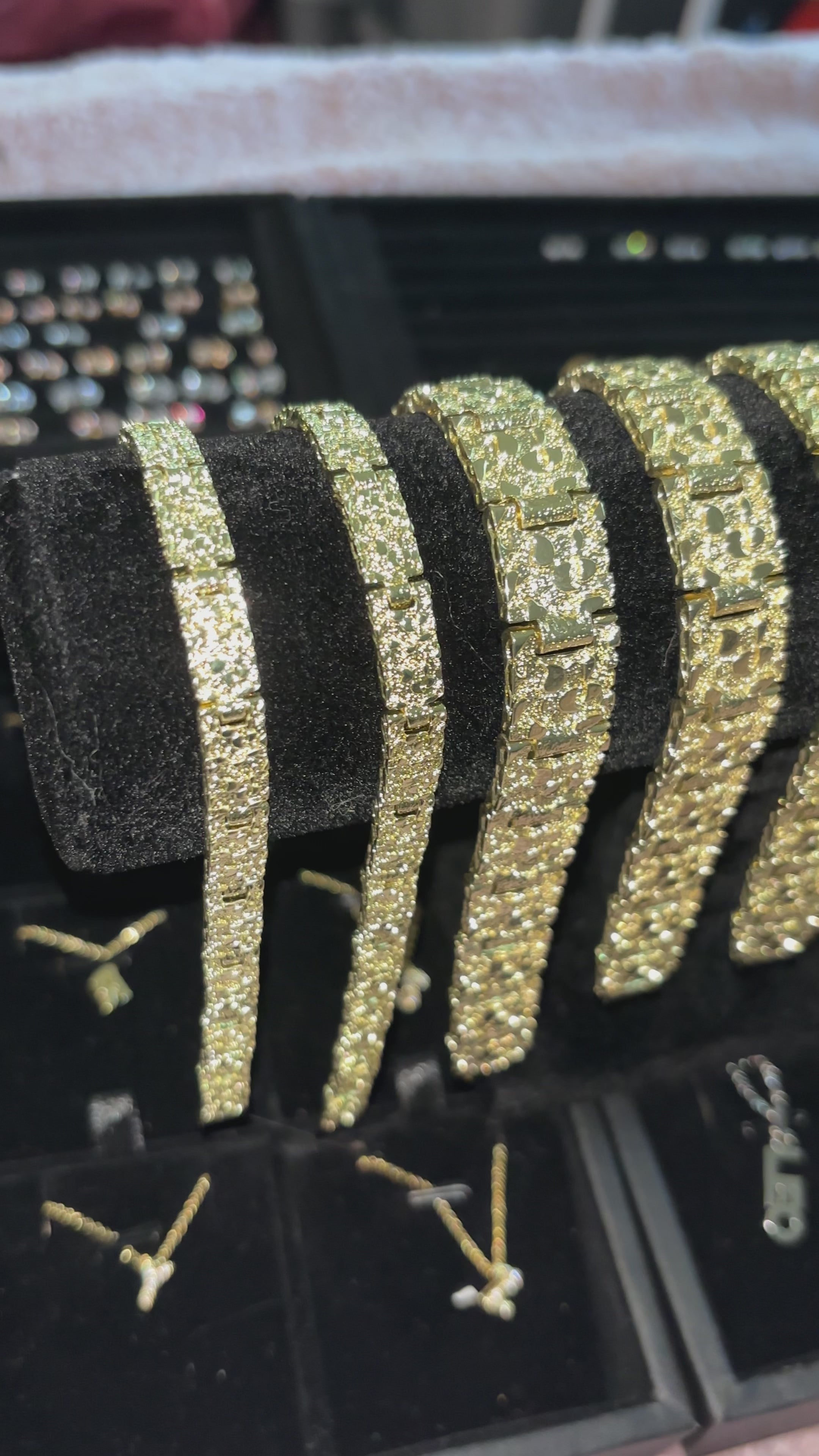 1pc Gold Empress Link Bracelet